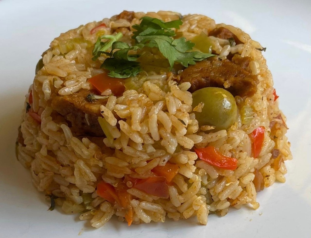 Arroz sucio (Dirty rice) con salchicha vegana
